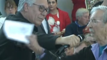 Marks hizo su exposición en un foro público en Sacramento, California