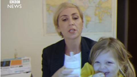 En esta parodia, la "madre" maneja la situación de forma bien diferente.