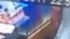 Esta pareja no pudo contener sus impulsos y tuvo sexo en un establecimiento Domino’s Pizza.
