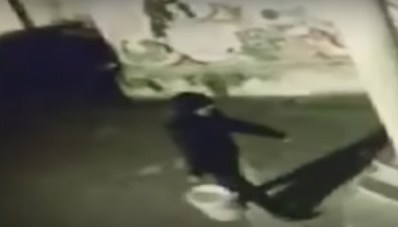 El sospechoso vestía campera oscura y pasamontaña.