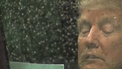El presidente Trump salía de la Casa Blanca hacia el Capitolio.
