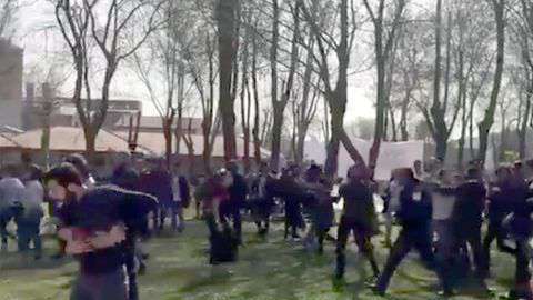 Uno de los estudiantes resultó herido de gravedad.