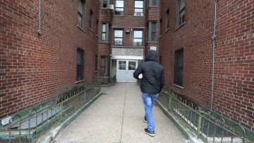 Inquilinos se quejan de no tener gas para cocinar desde Junio de 2016 en el edificio 1777 Grand Concouse de El Bronx.