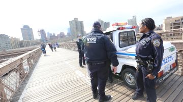 Policia en el Puente de Brooklyn.