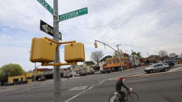 DOT Nicole Garcia y Concejal Juilssa Ferreras anuncian nuevas renovaciones para la serguridad peatonal para Astoria Blvd. en Corona, Queens.