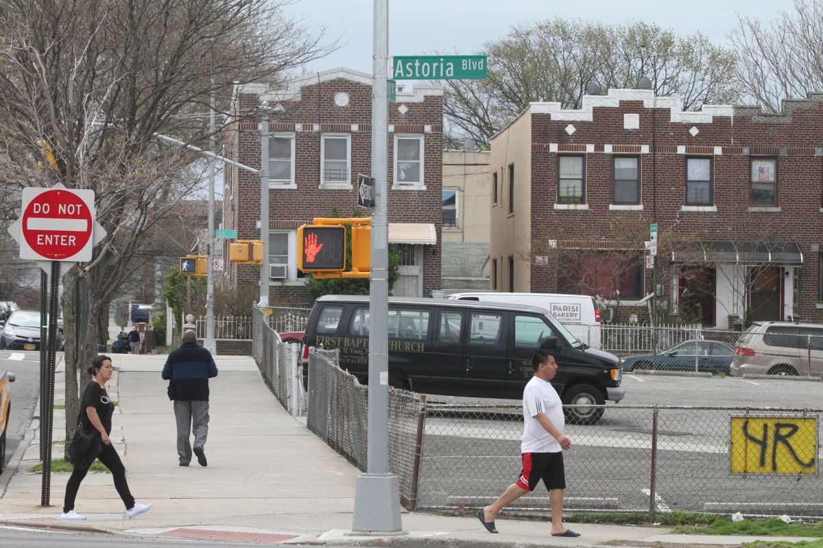 Acusan de fraude a casero latino en Queens por tomar depósitos por