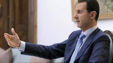 El presidente de Siria, Bachar al Asad, conversa con un periodista del diario "Vecernji list" durante una entrevista en Damasco, Siria.