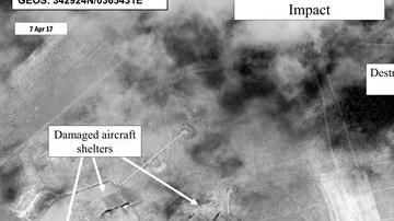 Fotografía facilitada por la Oficina de la Secretaría de Defensa (OSD) que muestra una evaluación de los daños tras el bombardeo estadounidenses en el campo de aviación de Shayrat, Siria
