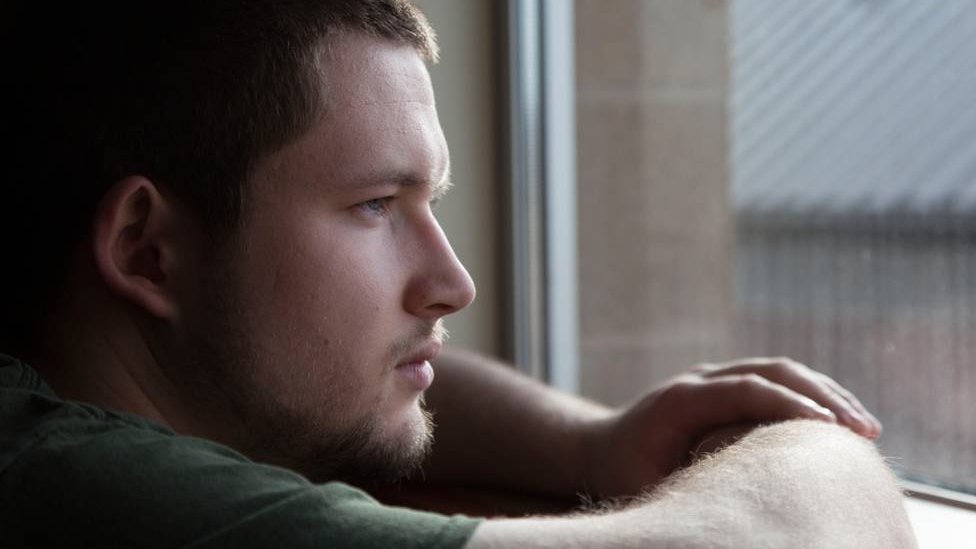 Chico de 14 años disparó a sus padres en la cabeza y no sabe por qué