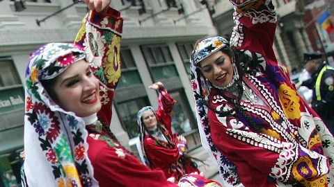 Todas los colores, culturas y sabores salen a la calle este fin de semana... si el clima lo permite.