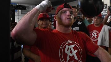 SAN DIEGO, CA - AUGUST 31:  Boxer Canelo Alvarez of Mexico punches the speedbag during his Open Workout at the House of Boxing on August 31, 2016 in San Diego, California. Canelo Alvarez fights Liam Smith of Great Britain for the WBO Junior Middleweight World Championship on September 17, 2016 in Arlington, Texas. (Photo by Donald Miralle/Getty Images)