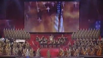 La proyección contó con una introducción musical del coro del Ejército.