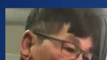 La hija del médico atacado por United, Crystal Dao Pepper, aseguró que su padre es "una persona extraordinaria y un abuelo muy cariñoso".