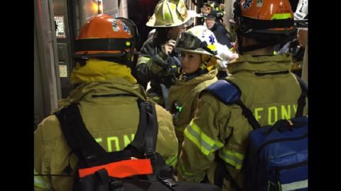 El NYFD informó de heridos con lesiones menores.