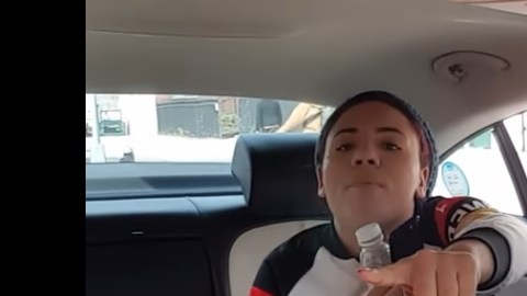 "Fuera de mi país", le dijo una pasajera a un conductor de Uber en El Bronx.