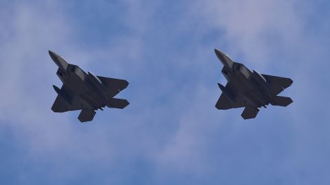 Para interceptar las primeras naves rusas, EEUU envió aviones F-22.