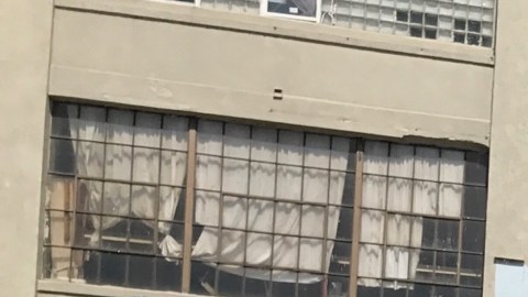 Flor Jiménez, viuda de Gelacio Reyes, el ciclista muerto el 1 de abril en Queens, y su hijo piden acciónes efectivas en Visión Cero