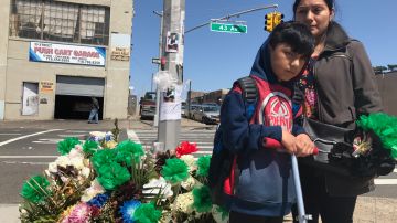 Flor Jiménez, viuda de Gelacio Reyes, el ciclista muerto el 1 de abril en Queens, y su hijo piden acciónes efectivas en Visión Cero