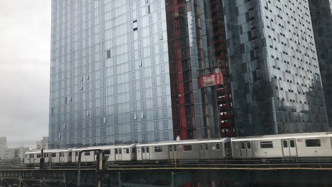 Esta es una de las vistas de los nuevos proyectos de Long Island City, a la que señalan de ser una urbe de cemento