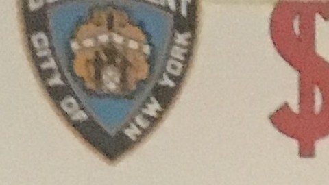 Los carteles con la imagen de la mujer se colocaron en varias estaciones de la Línea 7.