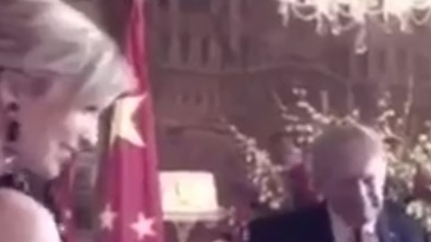 El video del tierno momento fue compartido en redes sociales.