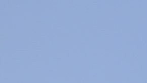 Tomar el sol desnudo en los parques sigue siendo considerado un delito menor.