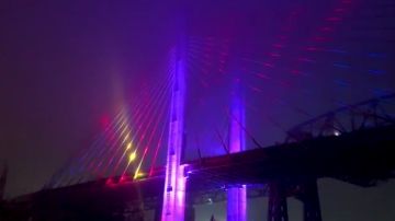 El nuevo puente Kosciuszko fue inaugurado en medio de un show de luces y música.