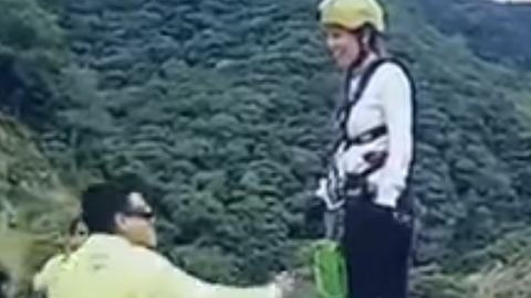 La joven antes de salta en bungee.