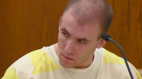 Kelly Schneider insultó y golpeó repetidamente a un hombre por su condición homosexual, provocándole la muerte al día siguiente del ataque.