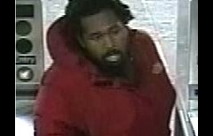 El NYPD busca a este hombre como sospechoso atacar a una mujer en el tren A.