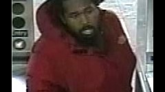 El NYPD busca a este hombre como sospechoso atacar a una mujer en el tren A.