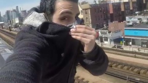 El joven confesó que tiene una obsesión con los trenes.