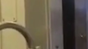 La mujer estuvo atrapada por varios minutos.
