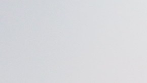 Lucia Gomez con inquilinas Alisa Pizarro y Juana Narvaez. Concejales Carlos Menchaca y Ritchie Torres durante una audiencia sobre el moho en los departamentos de NYCHA en Red Hook, Brooklyn.