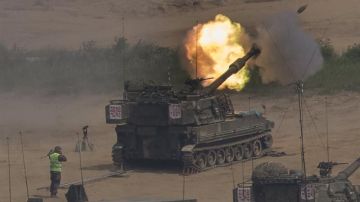 Artillería surcoreana realiza maniobras militares en Paju.