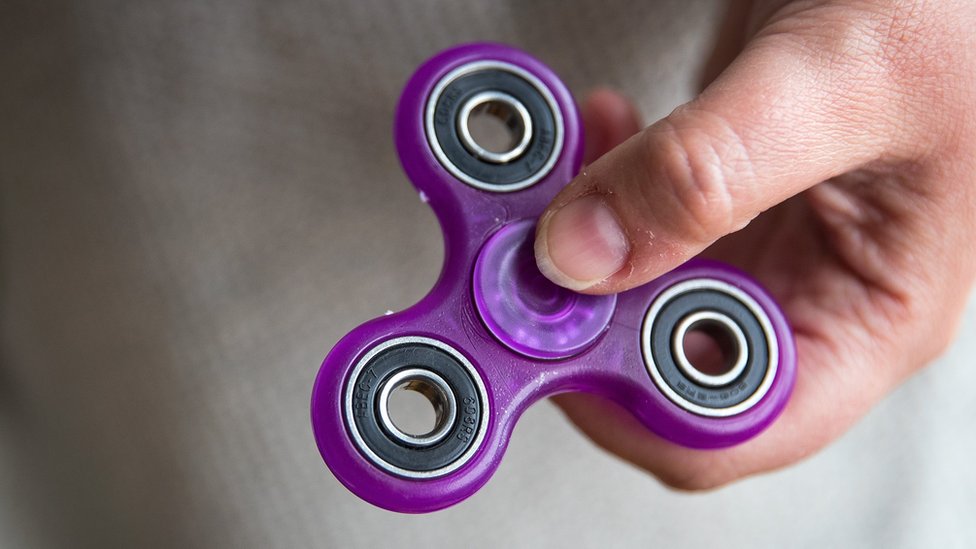 Fidget spinner, el juguete que los niños aman y los maestros odian