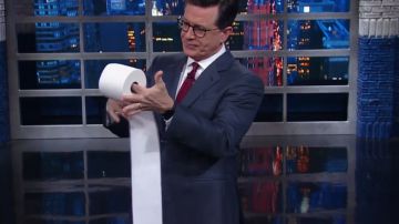 Stephen Colbert hizo un moólogo en contra del presidente Trump.