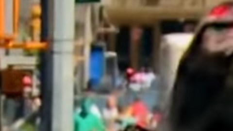 Varios videos captaron el momento en que el carro impactó a transeúntes en Times Square.