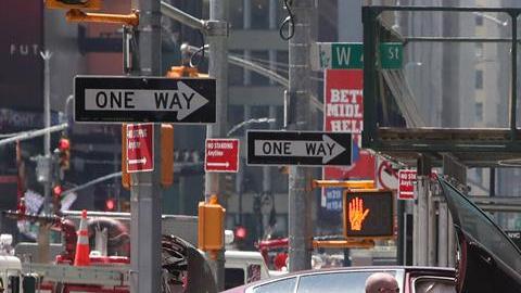 El auto iba fuera de control cuando se estrelló contra la multitud.