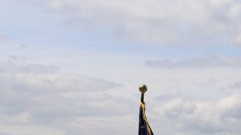 El contralor Scott Stringer hizo el anuncio acompañado de inmigrantes y otros funcionarios.