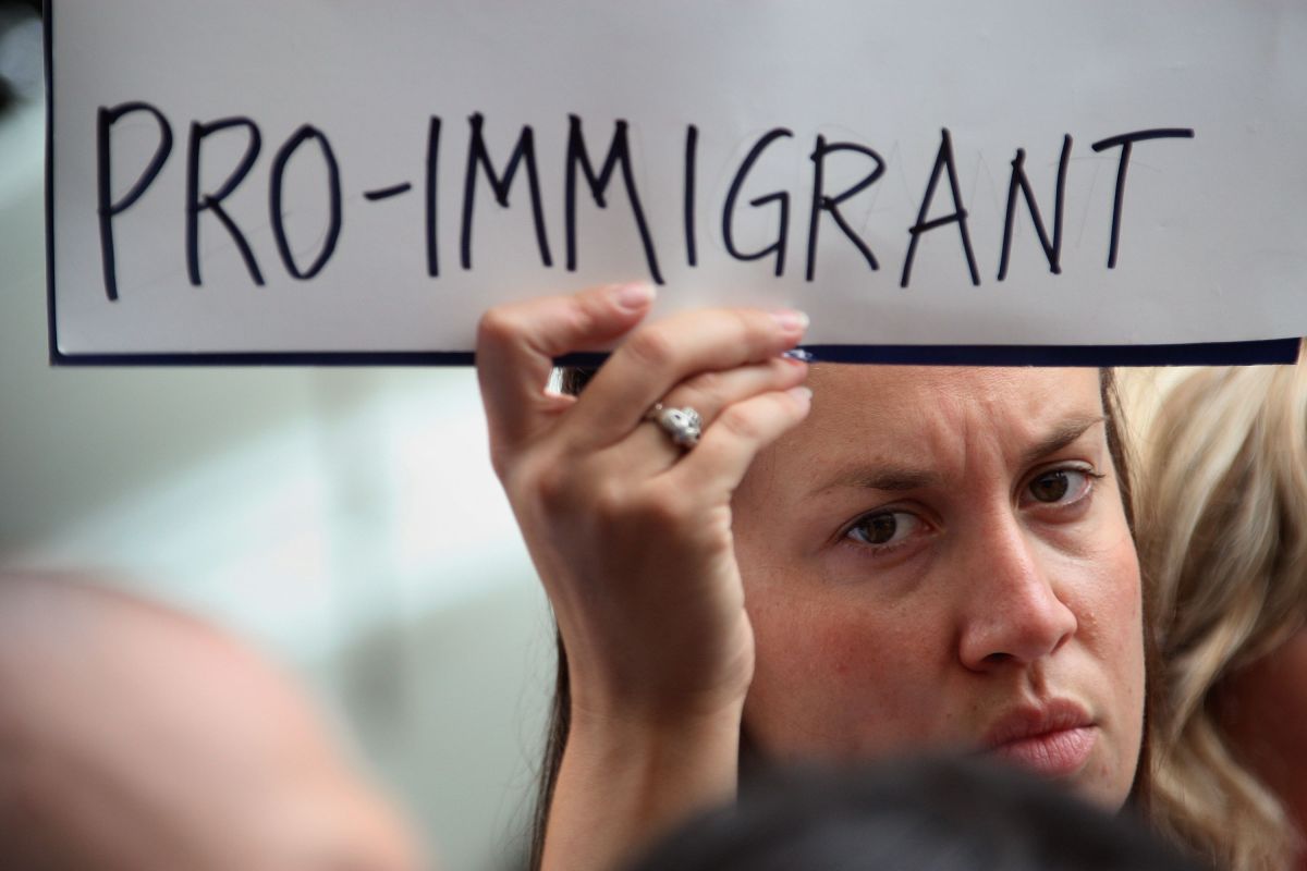 Defensores de los inmigrantes aseguran que todos deben tener derecho a recibir asistencia legal. 