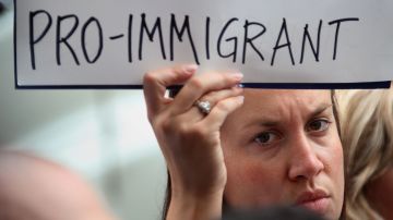 Defensores de los inmigrantes aseguran que todos deben tener derecho a recibir asistencia legal.