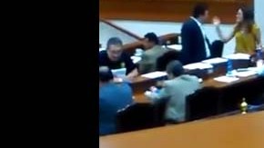 La legisladora reaccionó con una sonrisa y le dio una palmada a Montenegro Verdugo.