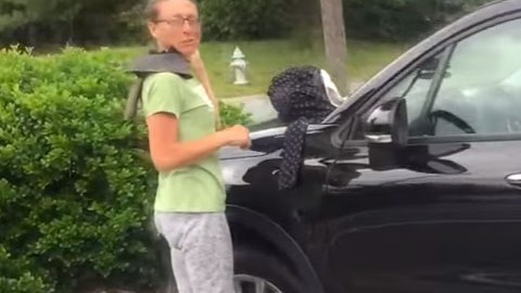 La mujer argumentó que sufre una discapacidad.