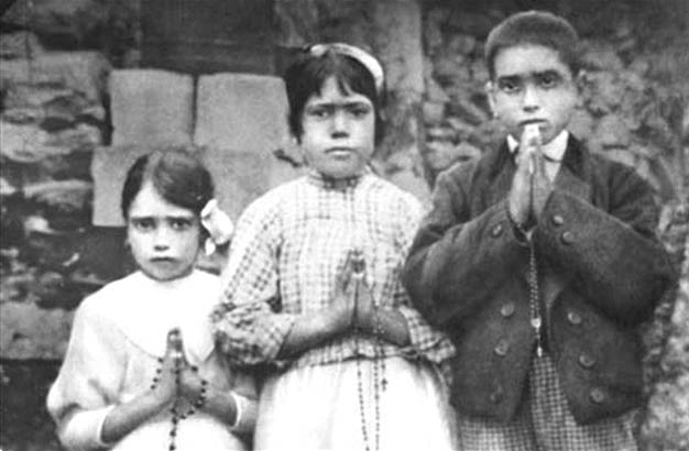 Este año se cumple el centenario de la supuesta aparición de la Virgen de Fátima a tres niños en Portugal. 