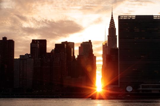 Manhattanhenge regresa el 29 y 30 de mayo: fenómeno astral ofrece los atardeceres más famosos de Nueva York ¿Dónde verlos?