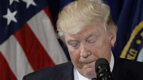 El presidente Donald Trump cometió errores sobre la historia de EEUU.