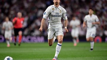 Cristiano Ronaldo corre tras el balón en un partido de esta temporada en el Santiago Bernabéu.