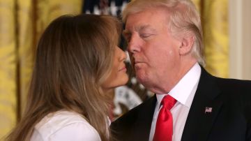 El presidente Trump y su esposa lideraron el viernes un evento para madres de militares.