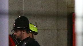 Paramédicos retiran a una persona en camilla del Manchester Arena. Dave Thompson/Getty Images